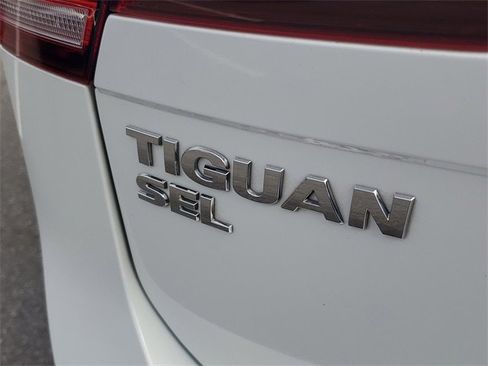 Used 2019 Volkswagen Tiguan SEL Premium image 6