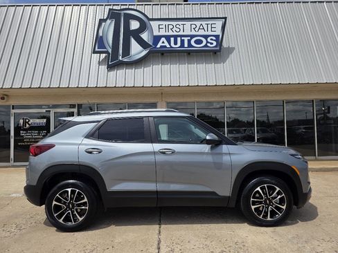 Used 2025 Chevrolet TrailBlazer LT AWD/4WD image 9