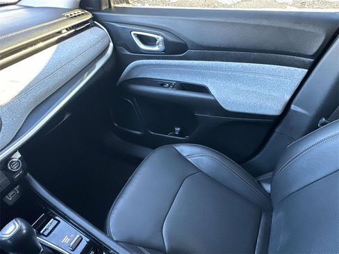 Used 2022 Jeep Compass Latitude image 33