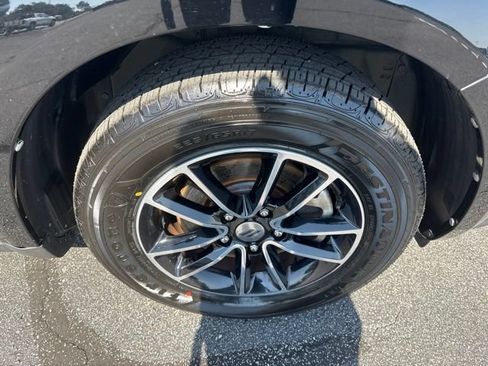Used 2018 Dodge Journey SE w/ Connectivity Group FWD image 12