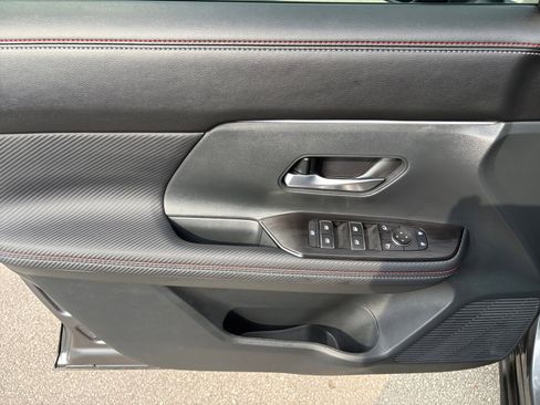 Used 2025 Nissan Kicks SR FWD image 22