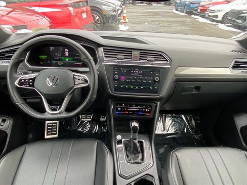 Certified 2022 Volkswagen Tiguan SE R-Line image 12