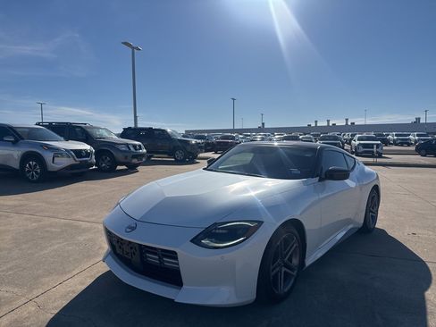 Certified 2025 Nissan Z Sport w/ Floor Mat Package image 7