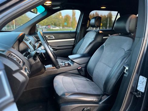 Used 2017 Ford Explorer XLT image 10