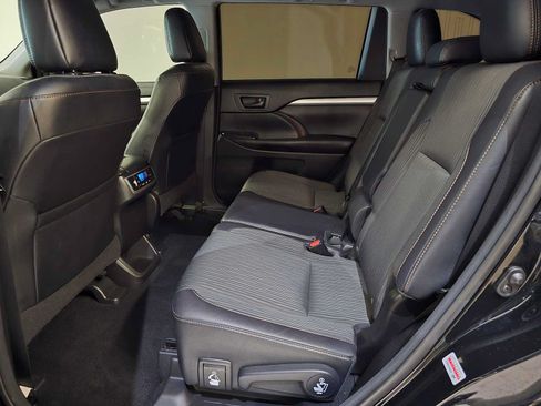 Used 2016 Toyota Highlander Plus AWD/4WD image 21