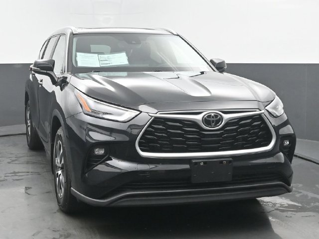 Used 2023 Toyota Highlander XLE AWD/4WD image 8