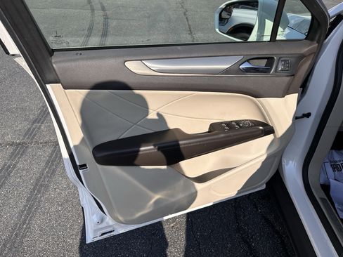 Used 2019 Lincoln MKC Premiere AWD/4WD image 9