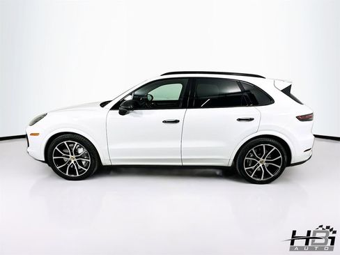 Used 2019 Porsche Cayenne Turbo w/ Premium Plus Package image 9