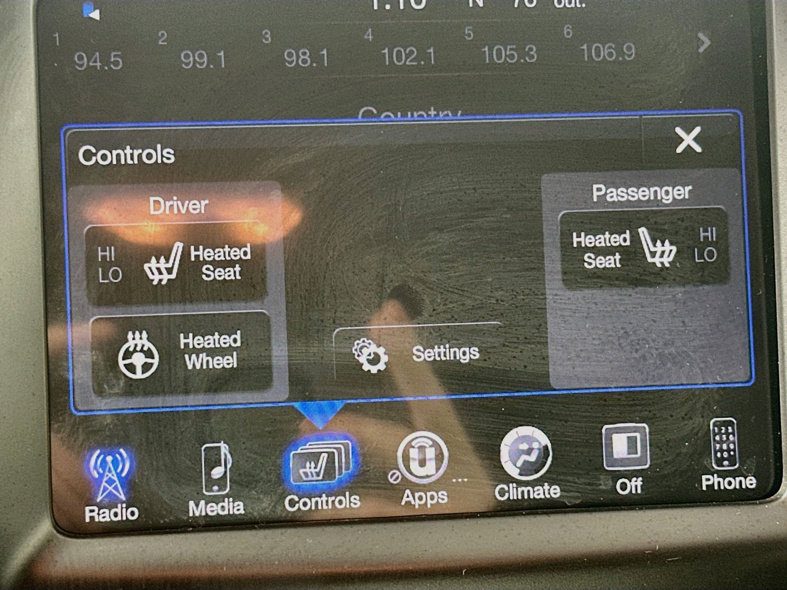 Used 2018 Jeep Cherokee Latitude Plus w/ Cold Weather Group AWD/4WD image 19