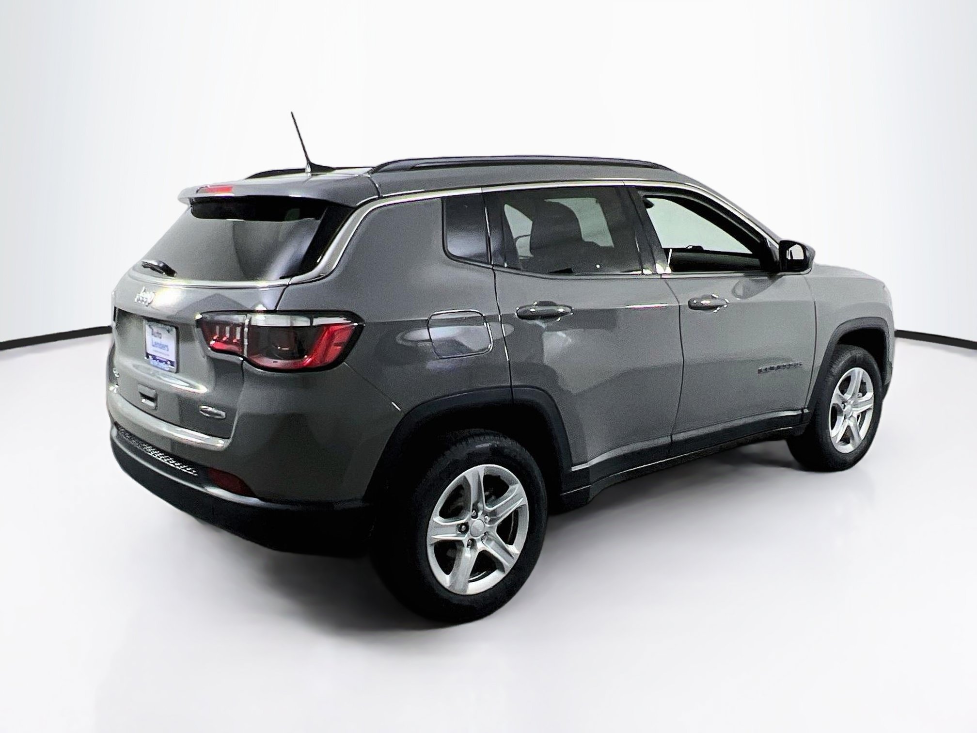 Used 2023 Jeep Compass Latitude w/ Convenience Group AWD/4WD image 5