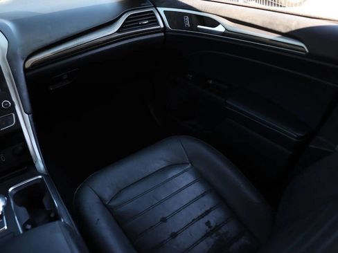 Used 2018 Ford Fusion SE w/ Fusion SE Technology Package image 45