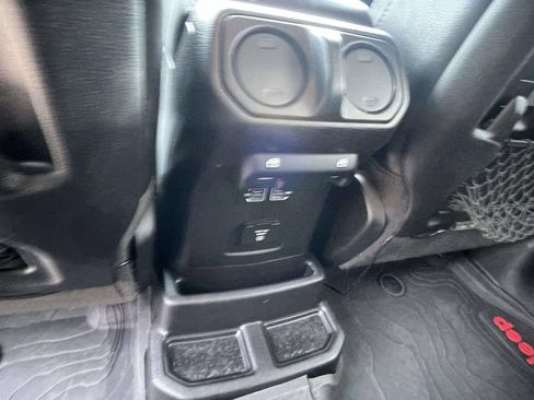 Used 2021 Jeep Wrangler Unlimited Rubicon AWD/4WD image 12