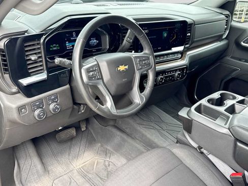 Used 2023 Chevrolet Silverado 1500 LT AWD/4WD image 2