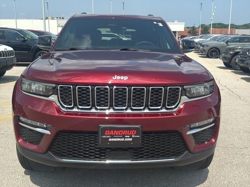 Used 2025 Jeep Grand Cherokee Limited AWD/4WD image 3