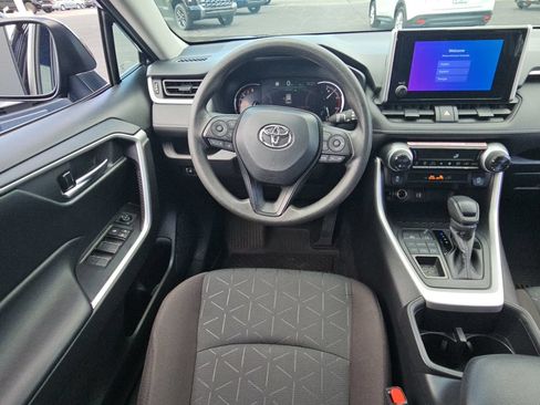 Used 2025 Toyota RAV4 XLE AWD/4WD image 9