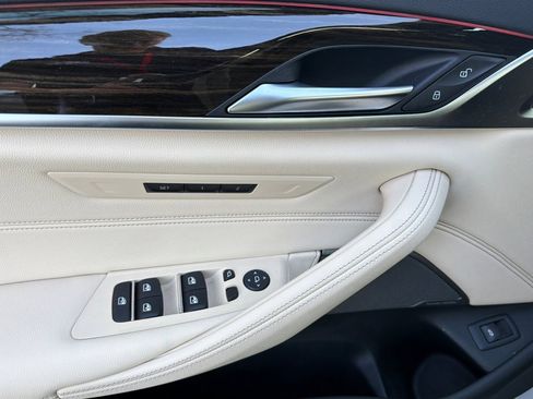 Used 2023 BMW 530i w/ Premium Package image 12