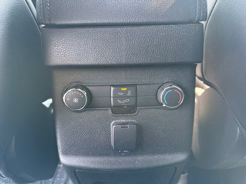 Used 2019 Ford Explorer XLT w/ Equipment Group 202A AWD/4WD image 23