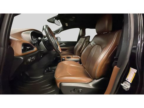 Used 2020 Chrysler Pacifica Limited w/ Tire & Wheel Group image 11