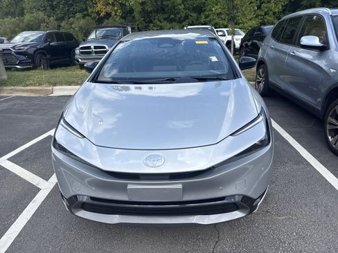 Used 2024 Toyota Prius XLE FWD image 2