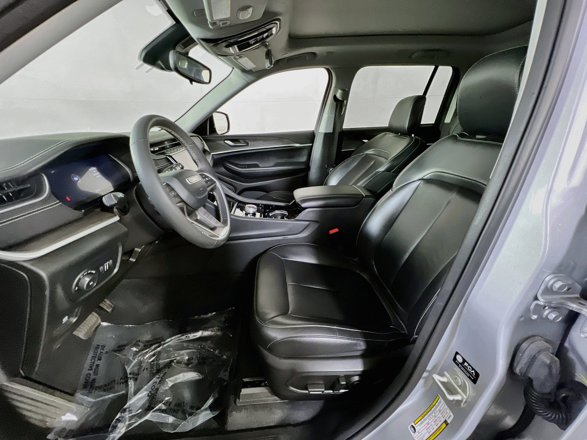 Used 2023 Jeep Grand Cherokee Limited AWD/4WD image 21