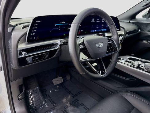 Used 2025 Cadillac Lyriq Luxury image 9