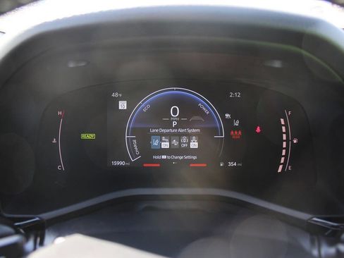 Used 2025 Toyota Camry SE image 12