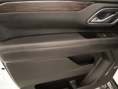 Used 2023 Chevrolet Suburban Z71 w/ Luxury Package image 18