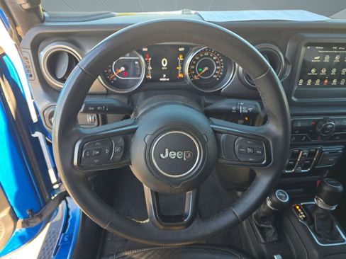 Used 2023 Jeep Gladiator Sport image 3