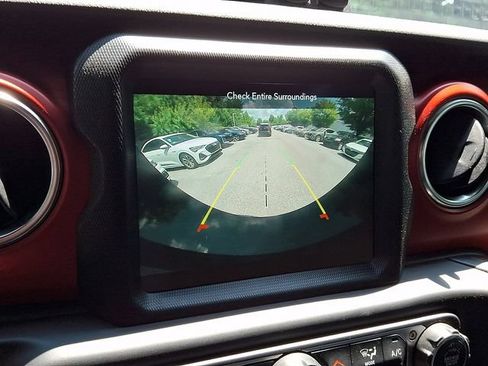 Used 2023 Jeep Wrangler Unlimited Rubicon w/ LED Lighting Group AWD/4WD image 18