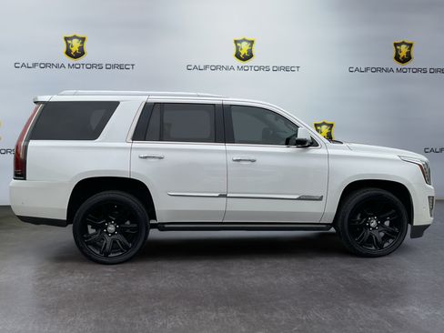 Used 2017 Cadillac Escalade Premium Luxury RWD image 4