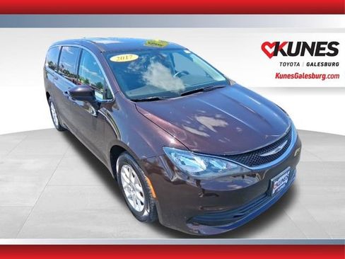 Used 2017 Chrysler Pacifica Touring FWD image 1
