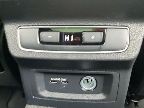 Used 2025 Audi Q5 2.0T Premium image 38