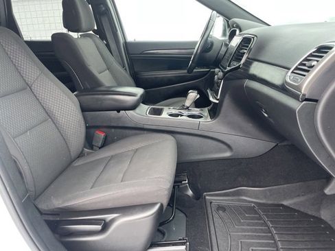 Used 2020 Jeep Grand Cherokee Laredo w/ 18" Wheel & 8.4" Radio Group image 14