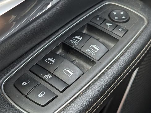 Used 2024 RAM 1500 Laramie AWD/4WD image 17