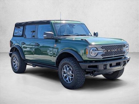 Used 2024 Ford Bronco Badlands AWD/4WD image 3
