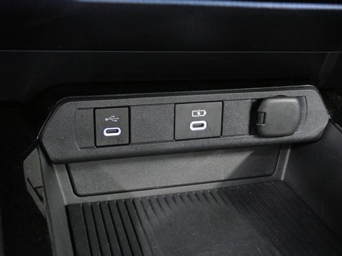 Certified 2025 Toyota Prius LE image 33