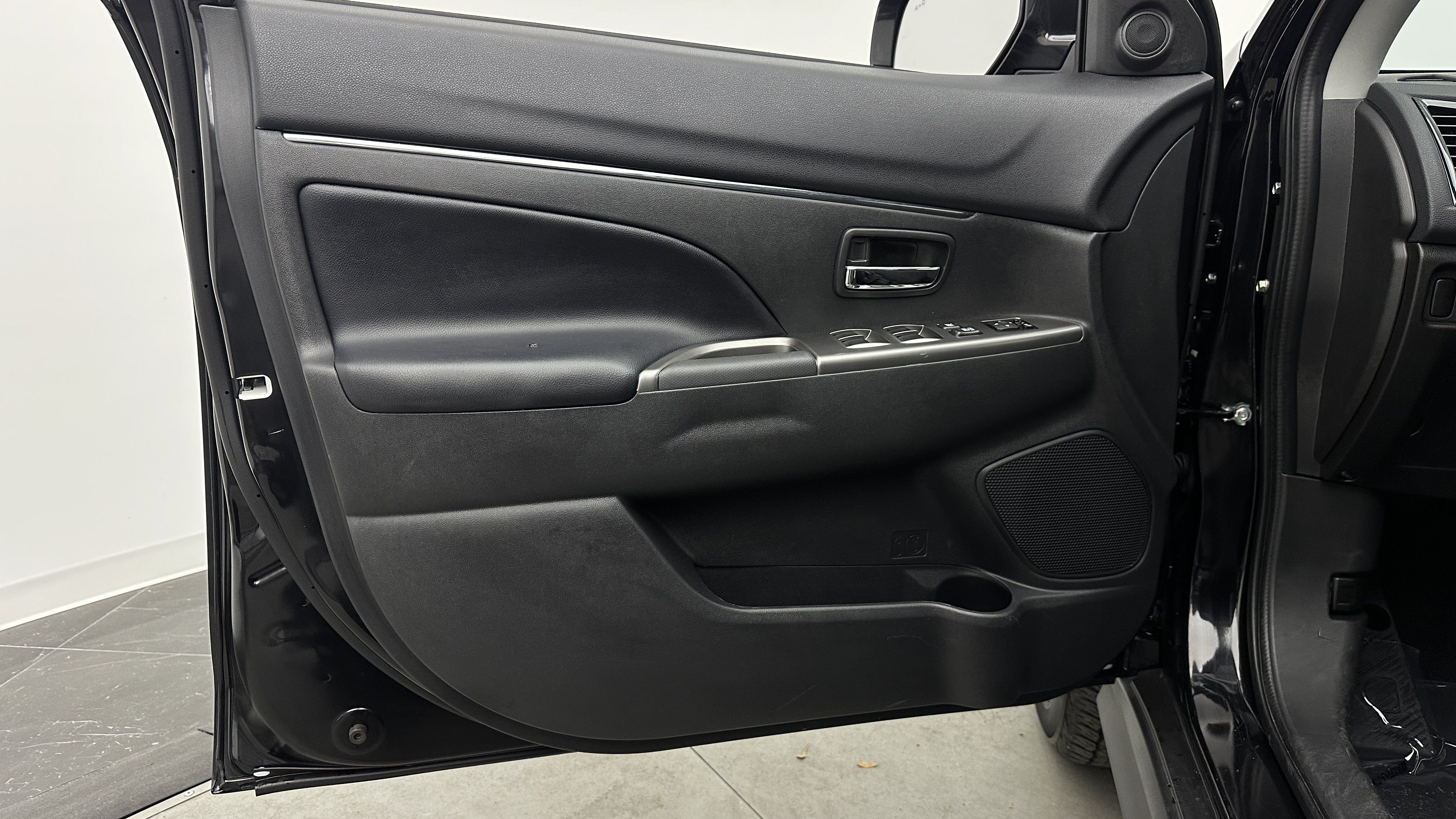 Used 2026 Mitsubishi Outlander Sport SE AWD/4WD image 10