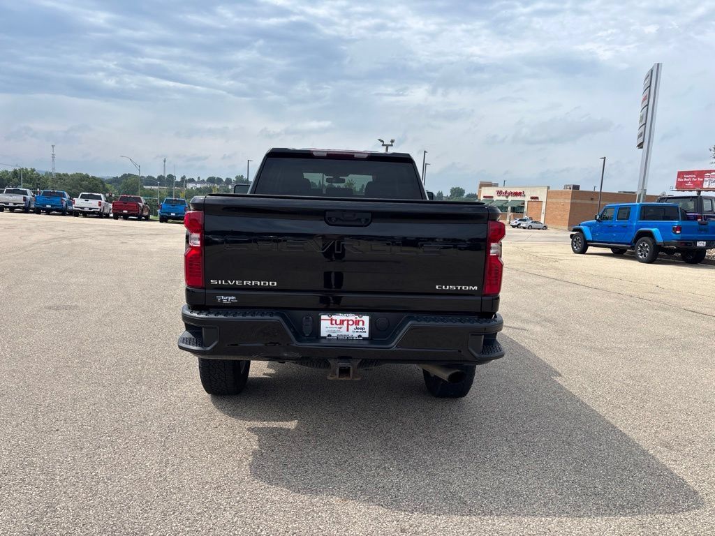 Used 2022 Chevrolet Silverado 2500 Custom w/ Custom Value Package AWD/4WD image 4