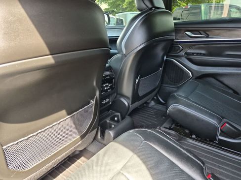 Used 2023 Jeep Grand Cherokee L Overland w/ Luxury Tech Group IV AWD/4WD image 18