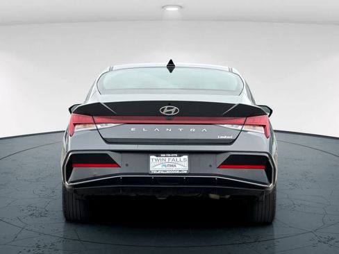 Used 2024 Hyundai Elantra Limited FWD image 7