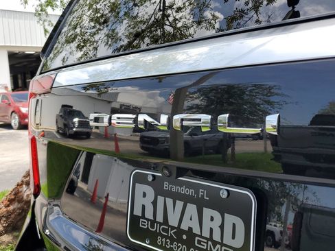 Used 2026 GMC Yukon Denali w/ Sun & Power Step Package AWD/4WD image 8