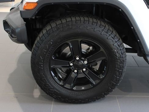 Used 2021 Jeep Wrangler Unlimited Sahara image 25