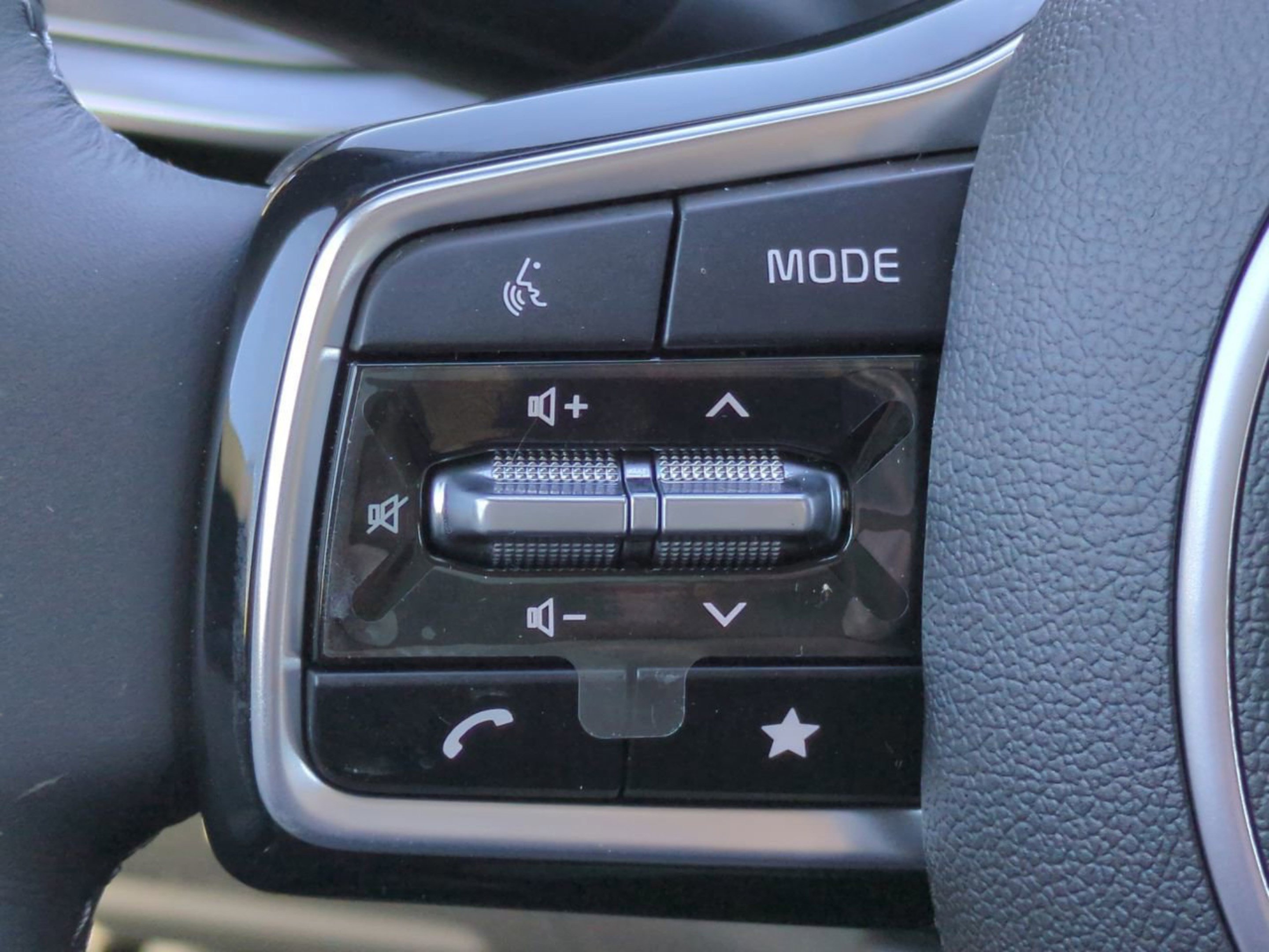 Certified 2025 Kia Sorento S w/ Panoramic Sunroof Package FWD image 25