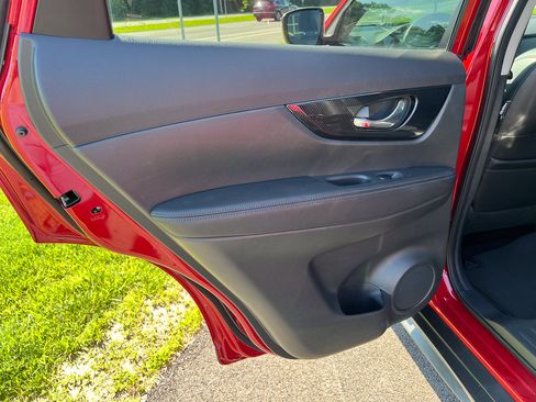 Used 2017 Nissan Rogue SL w/ SL Premium Package AWD/4WD image 28