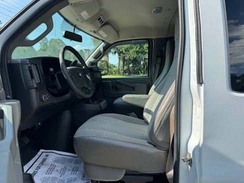 Used 2018 Chevrolet Express 3500 LT w/ LT Preferred Equipment Group RWD image 10