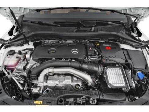 Used 2025 Mercedes-Benz GLA 250 4MATIC image 15
