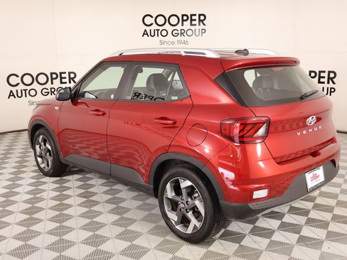 Used 2025 Hyundai Venue Limited image 23