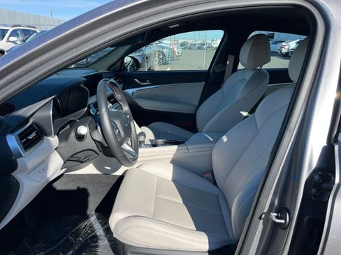 Used 2025 Genesis G70 2.5T image 27