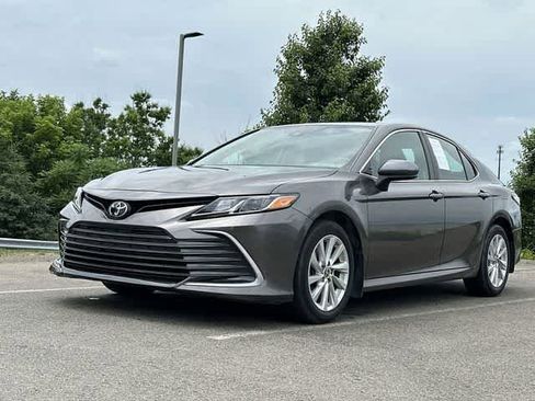 Used 2023 Toyota Camry LE FWD image 17
