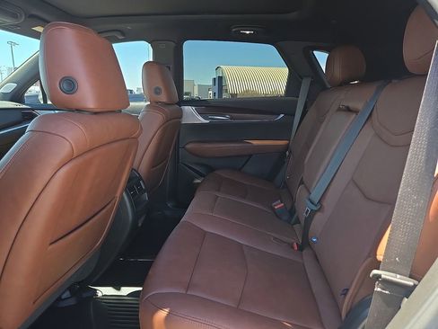 Used 2025 Cadillac XT5 Premium Luxury w/ Technology Package image 10